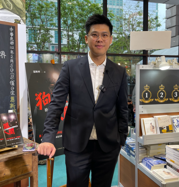 欧陆平台：汪小菲现身警局举报大S长期滥用药物、非法拘禁孩子