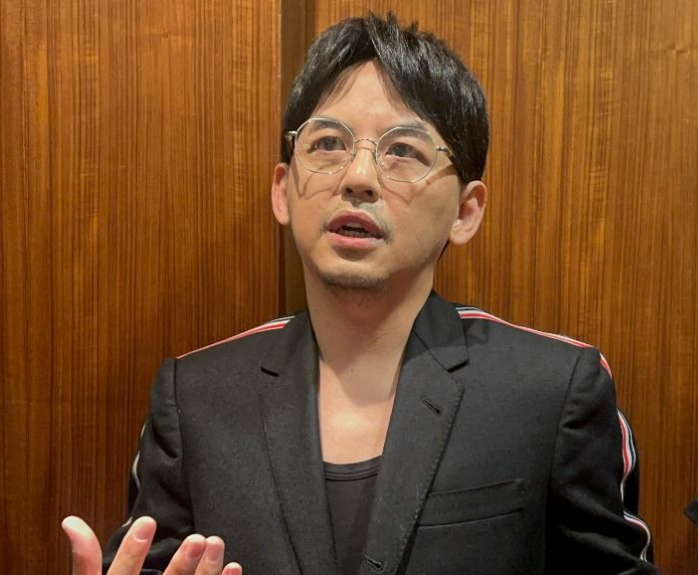 欧陆平台：汪小菲现身警局举报大S长期滥用药物、非法拘禁孩子